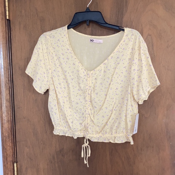 Relisted So yellow with floral print cinch front top size L - Picture 4 of 17